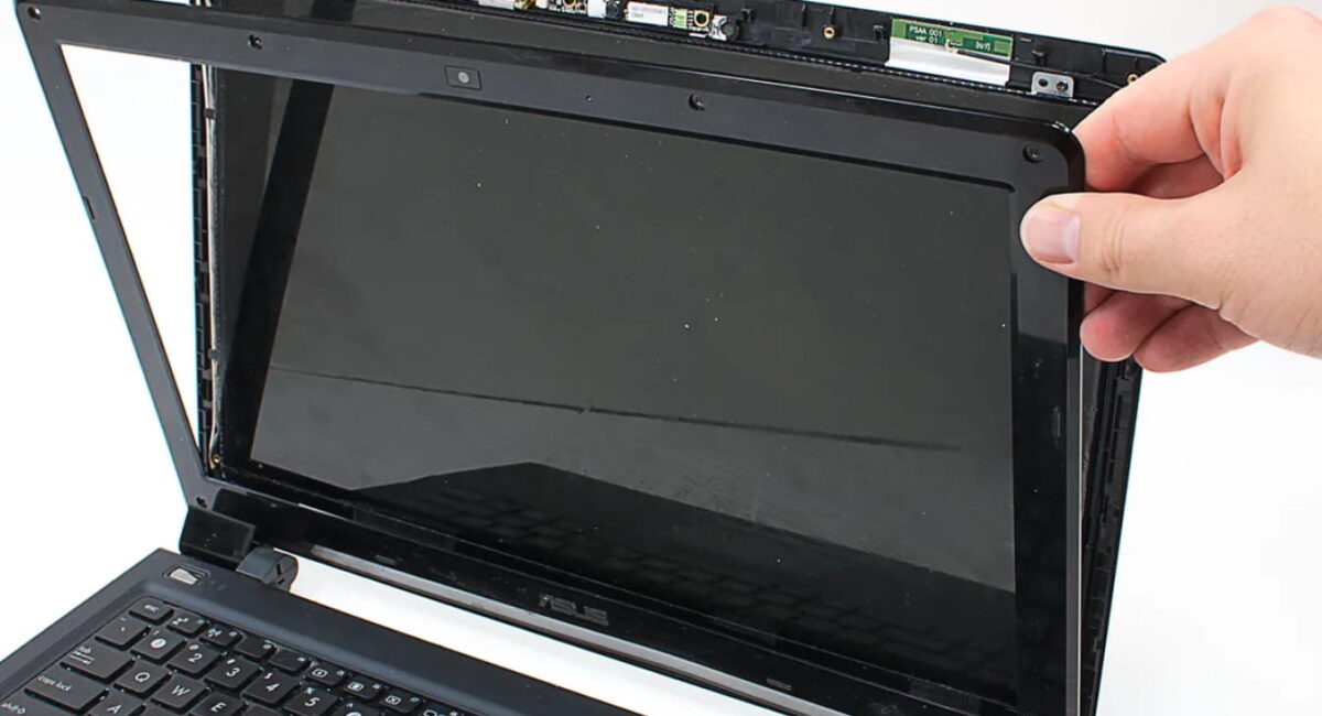 Common Signs That Indicate You Need a Replacement Laptop Screen